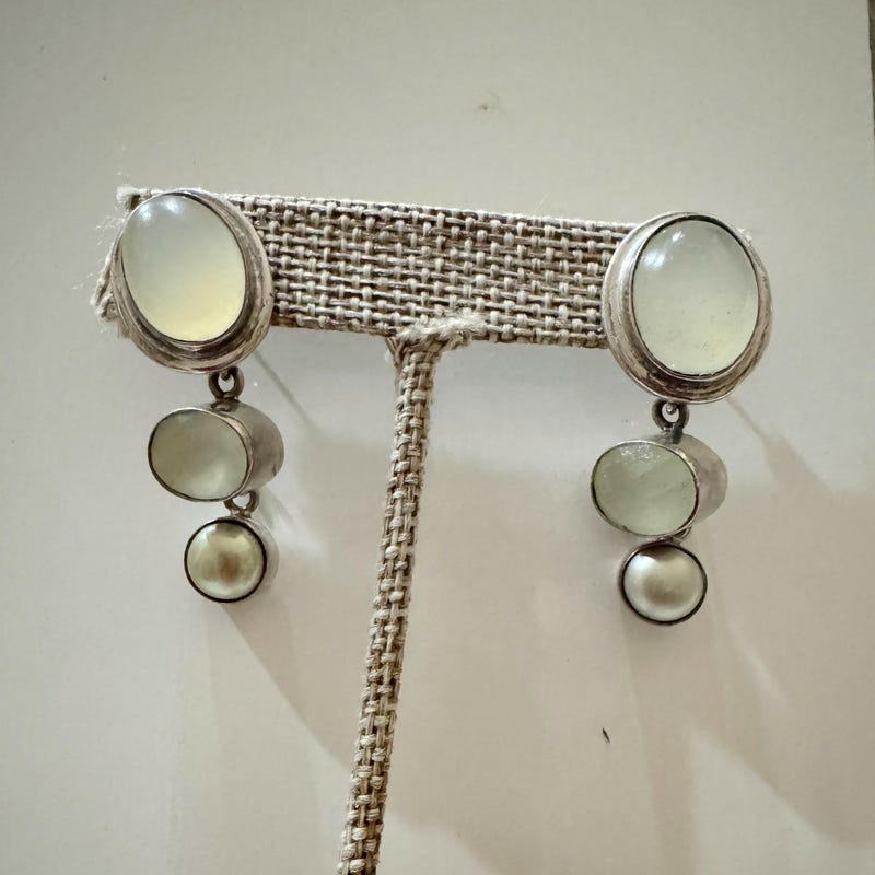 Amy Kahn Russell MOP Flower Silver  Pierced Earring main image 1