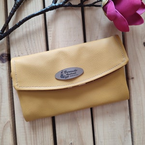 Cartera grande de mujer en ecopiel - interior en tejido estampado MOSTAZA VARIANT