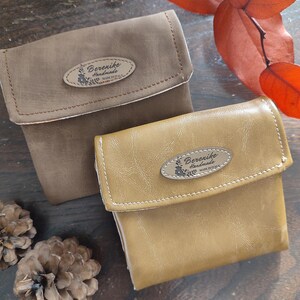 Cartera pequeña de mujer en ecopiel - interior de tela estampada