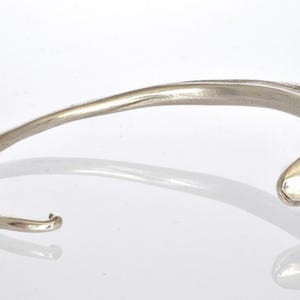 Sterling Silber Fischgräte Manschette Armband: Abstrakter Talisman für Männer