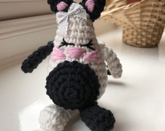 Gehäkelte Amigurumi Katze, schwarz und weiß, Stofftier