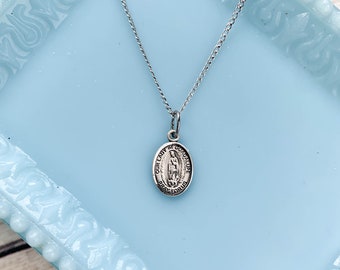 Collar de Nuestra Señora de Guadalupe en plata de ley, colgante de medalla católica