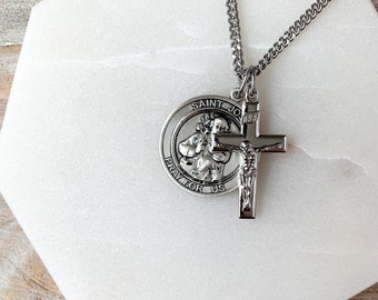 Collar con medalla y crucifijo de San José en plata de ley para hombre