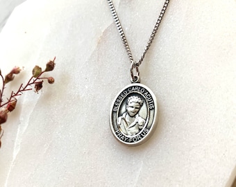 Collar mediano de San Carlos Acutis - Colgante de plata de ley - Joyería católica de reliquia - Patrón de Internet y la Juventud