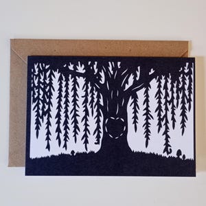 Weidenbaum mit geschnitztem Herz - A6 umweltfreundliche Grußkarte - Druck vom Originalpapierschnitt - Hochzeitstag, romantisches Liebesgeschenk