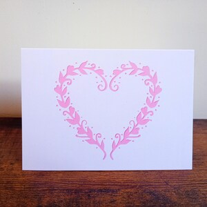 Rosa Folklore-Herz - A6 Grußkarte - Druck vom originalen Papierschnitt - Liebe, Hochzeit, Jahrestag, Valentinstag, einfach so