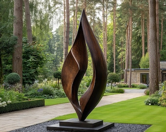 Escultura de jardín contemporánea de madera maciza para paisajismo exterior.