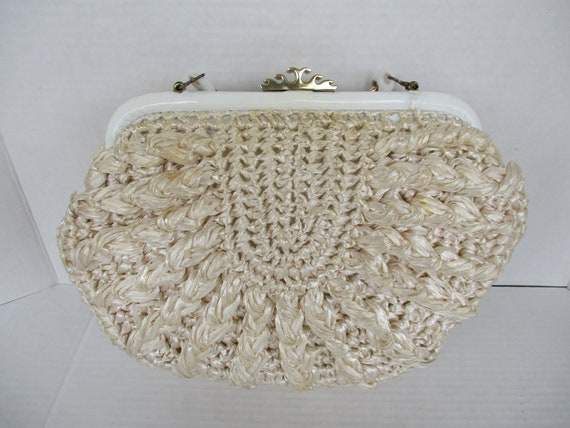 TRIANGLE BAG 26 IN BEIGE WOVEN RAFFIA GOLD CHAIN