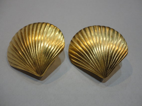 Gold Tone Clip On Seashell Earrings - image 2
