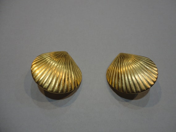 Gold Tone Clip On Seashell Earrings - image 1