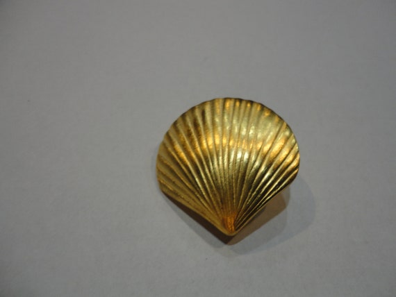 Gold Tone Clip On Seashell Earrings - image 5