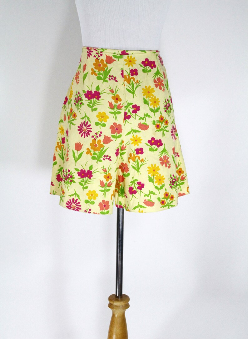 40s 50s Floral Cotton Shorts Vintage 1950s Shorts M L Yellow Pink Orange