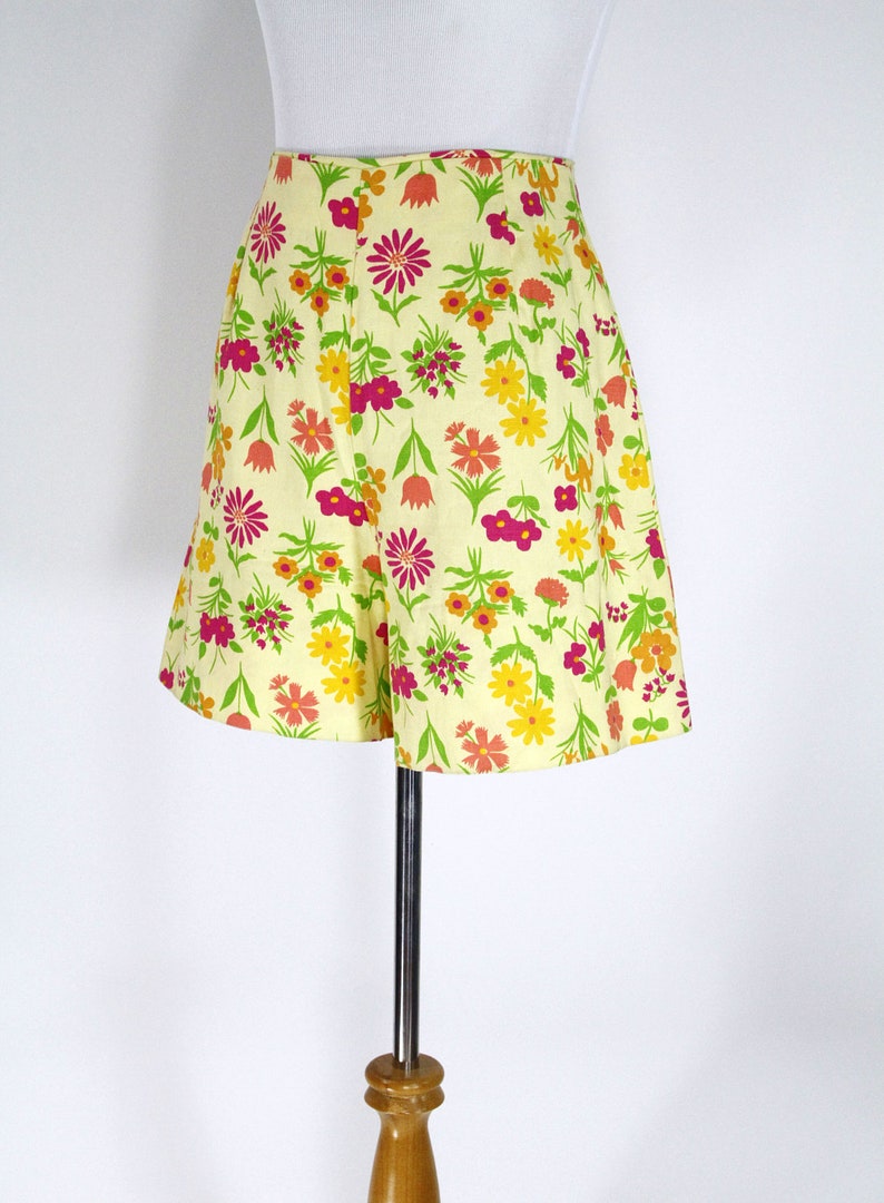 40s 50s Floral Cotton Shorts Vintage 1950s Shorts M L Yellow Pink Orange