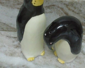 Taffy Dahl Penguin Salt Pepper Set 1978