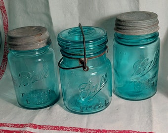 Ball Jars Blue with Lids / Glass and Metal (3)