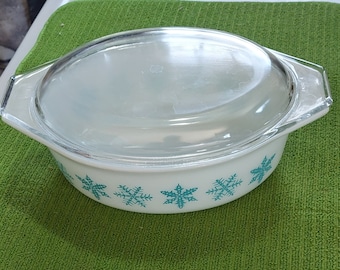 Pyrex Casserole Dish Snowflake Design Oval with Lid Turquoise