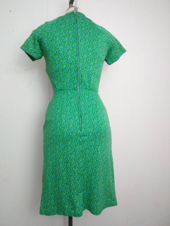 Vintage 1950s/60s Green Floral Print Wiggle Dress… - image 8