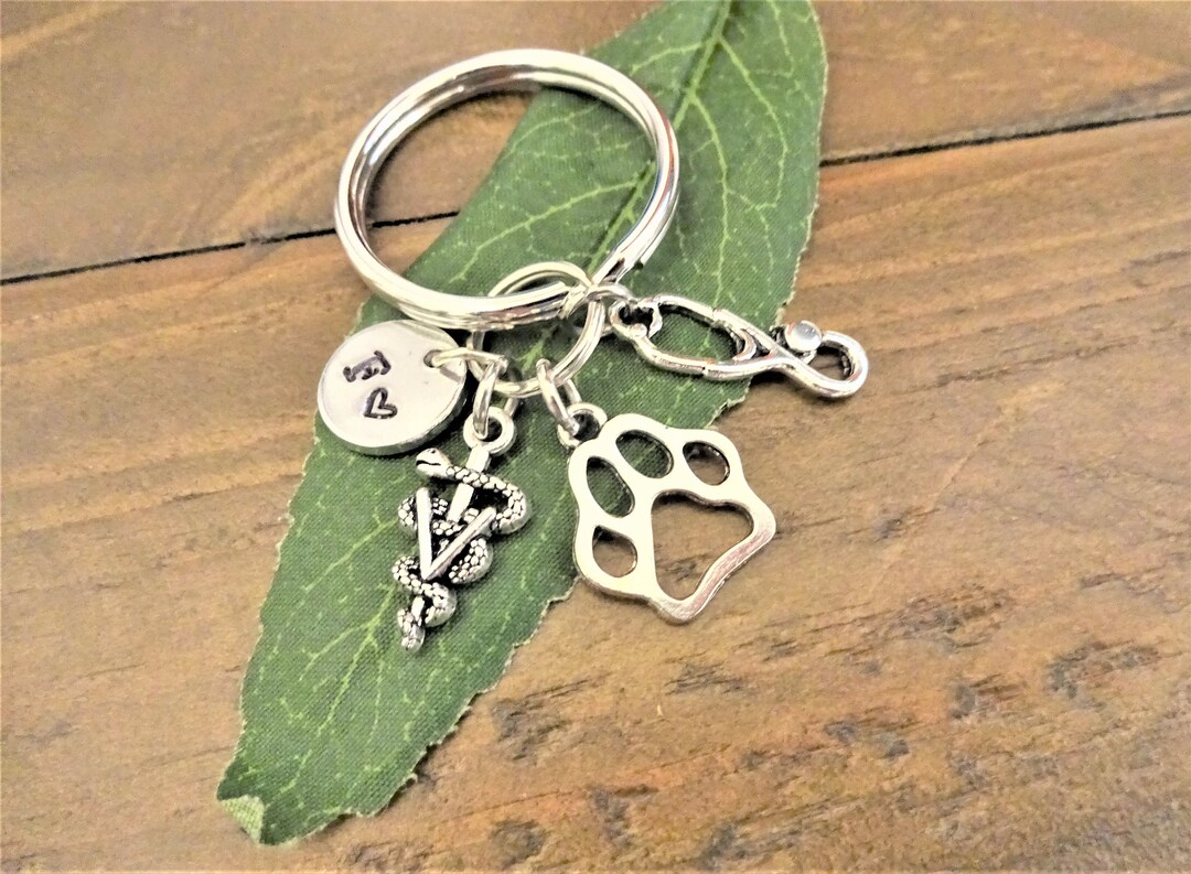 Key Chain Veterinary VETERINARIAN VET KEYCHAIN, Paw & Stethoscope Personalized With Initial ...