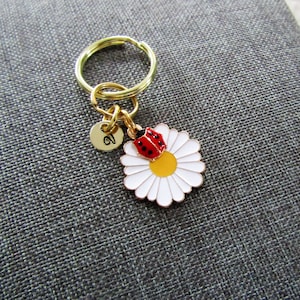 DAISY & LADYBUG KEYCHAIN personalized with initial charm - gold, white, yellow flower daisy and red black ladybug - purse charm, zipper pull