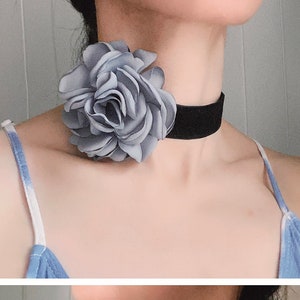 Rosette 3D Choker Ribbon Necklace In Black