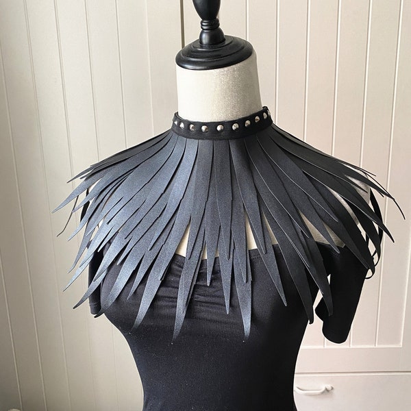 cuir végétalien noir plumes col capelet collier plastron surdimensionné / pointes de l’homme gothique tour de cou cape steampunk wrap goth cosplay cadeau unisexe