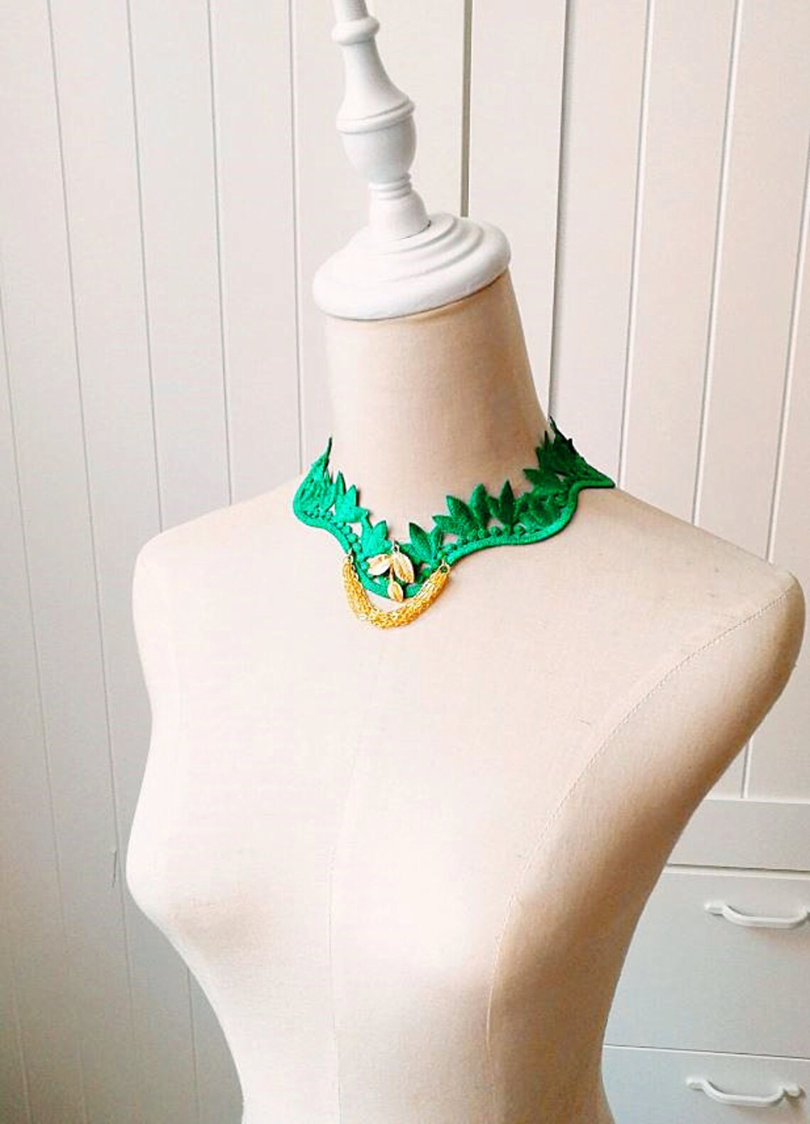 Emerald Green Lace Gold Leaf Choker Necklace / Gold Charms Etsy