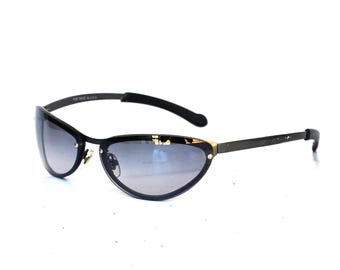 Gafas de sol estilo aviador negras con montura metálica minimalista y lentes degradadas clásicas. Gafas unisex.