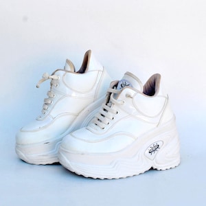 chunky trainers 90s