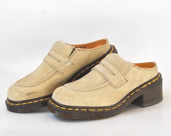 Vintage Dr Martens beige ecru sabot tofflor sandaler goth rock punk mocka läder storlek EU 37 UK 4 US 6 bekväma 90-tals England