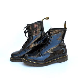 dr martens punk boots 90s shoe military platform shoes lace up size eu 40 uk 7 us 9 goth vintage black glossy boots dr martens womens boots