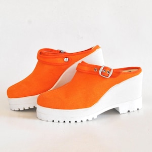 Tamancos plataforma laranja – Sapatos slip-on com salto plataforma grosso – Mules plataforma retrô – Calçados marcantes – Tamancos estilo anos 90, tamanho EU 41, UK 8, US 10