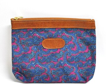 Vintage make-uptasje met roze en blauw paisley, retro make-uptasje, koppeling jaren 90 met rits