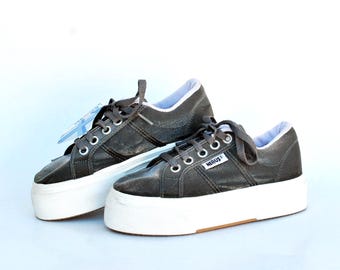 Vintage Platform Sneakers Gray Lace Up Chunky Sole Shoes Y2K Style size eu 37 uk 5 us 7 flat
