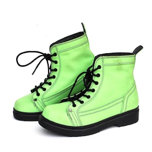 Neongroene enkellaarzen – dikke gevechtslaarzen met veters – retro statement schoenen maat 38 / 7 afbeelding 1