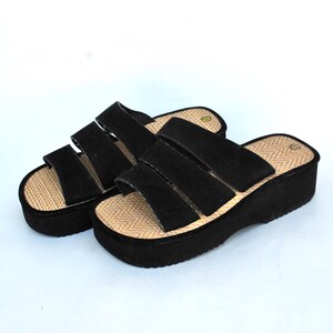 Schwarze Plateau Slide Sandalen mit gewebtem Fußbett | Minimalistische Sommer Sandalen | Dicke flache Sandalen mit Gr. 40/48