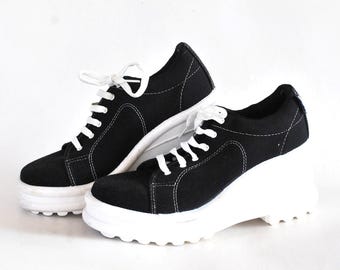 Black Platform Sneakers – Chunky Sole Lace Up Shoes – Retro Trainers – Minimalist Streetwear Shoes – 90s Style Footwear eu 39 uk 6 US 8