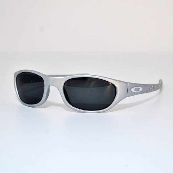 Silver plastic matrix rave sunglasses black lens sun glasses vintage retro eye wear 90s round alien y2k club unisex steampunk futuristic