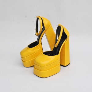 Yellow platforms shop