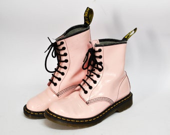 2e hands dr martens 39