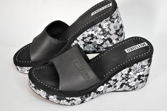 Black foam sandals deals