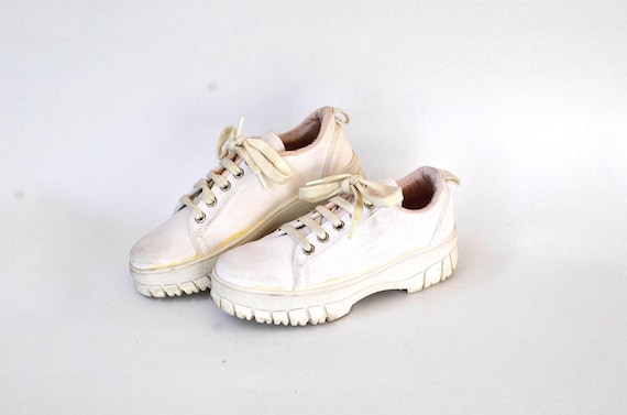 White Chunky Platform Sneakers – Minimal Streetwear Shoes – Y2K Inspired Casual Trainerssize EU 40 uk 7 us 9