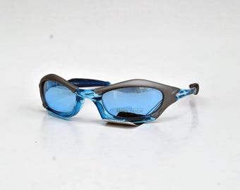 Gafas de sol deportivas Y2K • Gafas de sol envolventes azules y plateadas • Gafas de sol futuristas de los años 2000 • Gafas tecnológicas retro • Gafas de estilo vintage