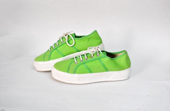 Vintage Green Canvas Sneakers – Platform Sole Shoes – Y2K Low Top Trainers – Retro Streetwear Shoes