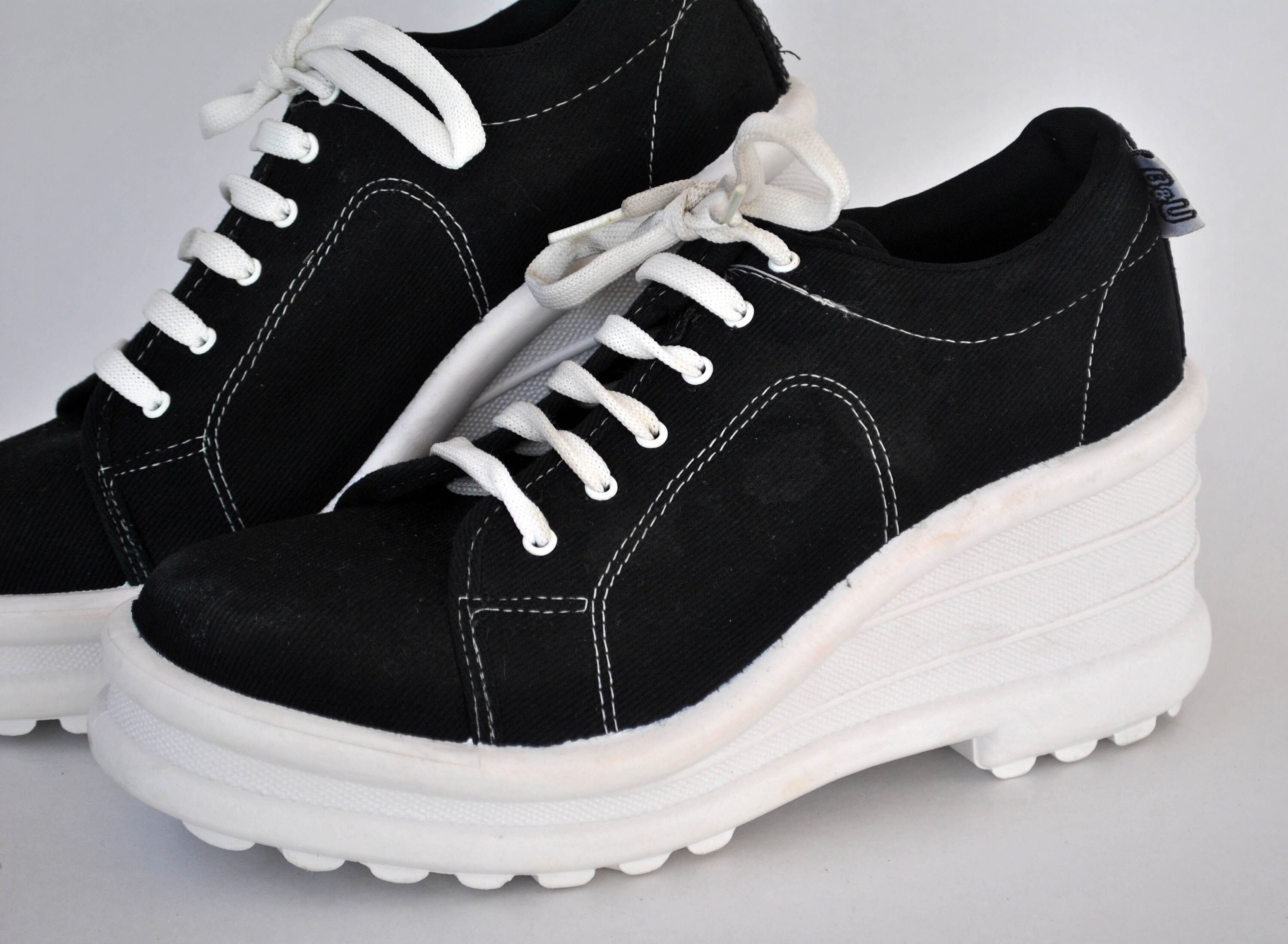 Black Platform Sneakers With White Sole – Y2K Chunky Shoes  display picture 3