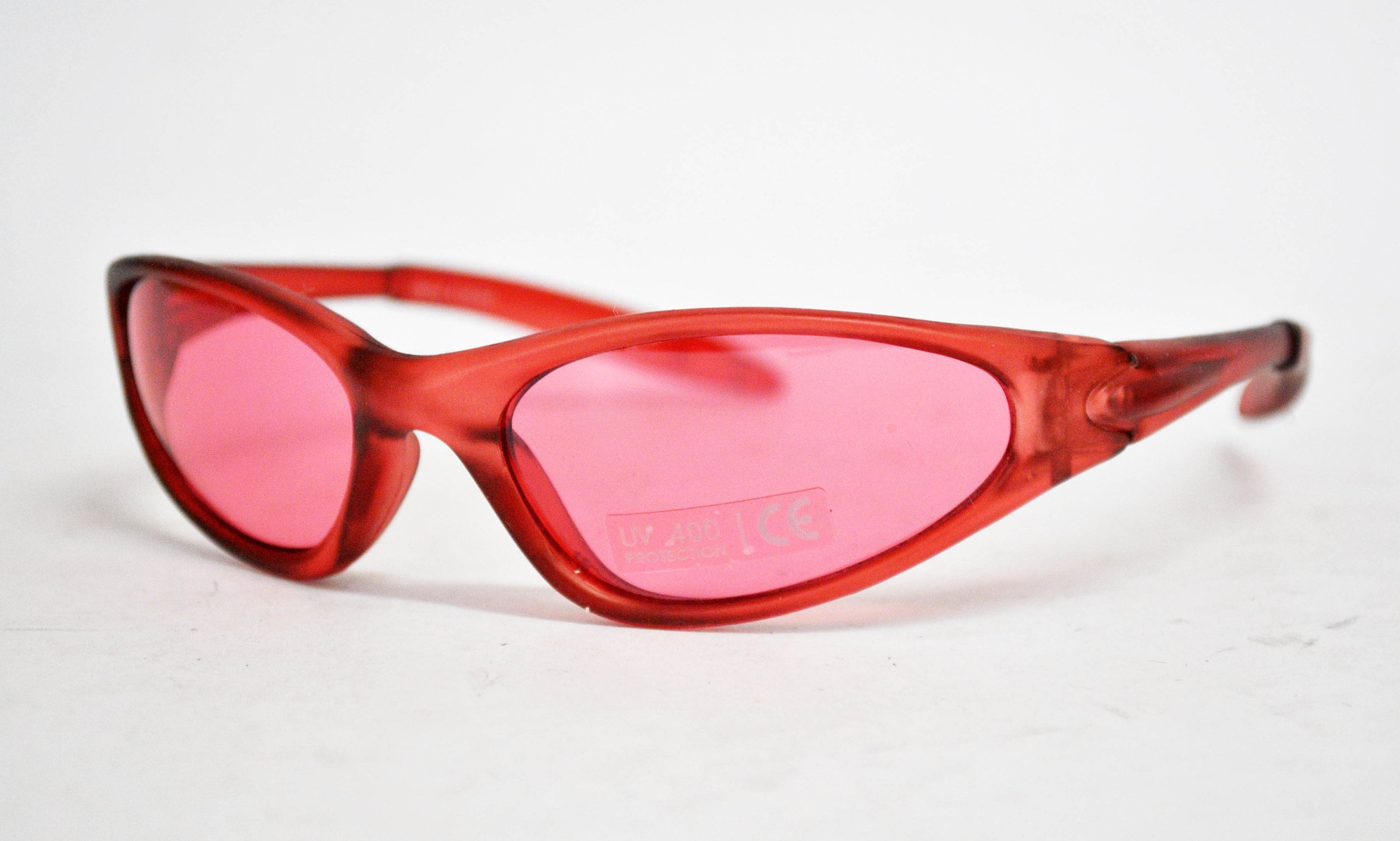 Red Cat Eye Sunglasses - Bold Retro Frame Womens Ironic Retro Narrow Metal Rim Cat Eye Sunglasses Gold  main image 2
