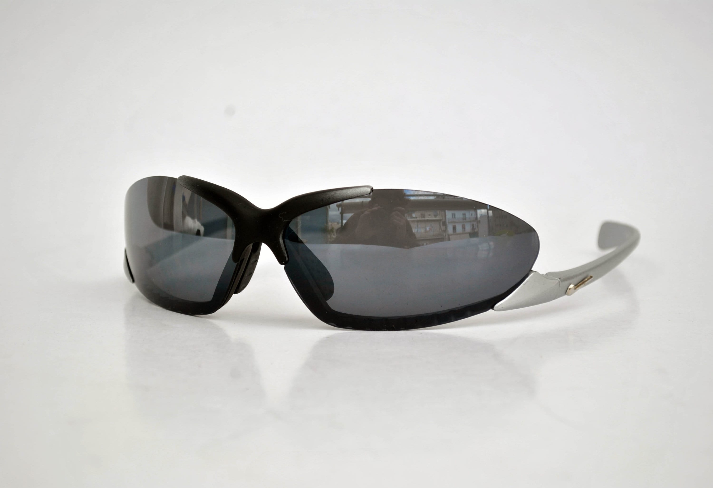 ブラック シルバー レイブ サングラス マトリックス ラウンド