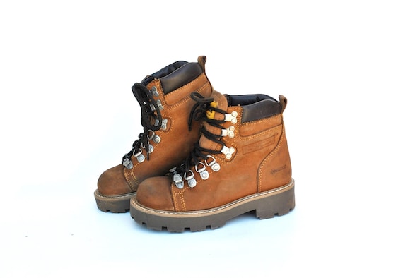 cBrown Leather Hiking Boots • Chunky Lug Sole Ankle Boots • Vintage Outdoor Style • Workwear Utility Boots • Unisex size eu 36 uk 3 us 5