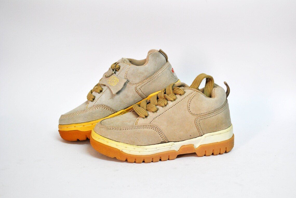 Beige chunky sneakers womens Comfortable Work vintage Hiking leather sneakers shoes Caterpillar mountain size eu 36 uk 3 us 5 gigantic shoes, foto 1 di 5