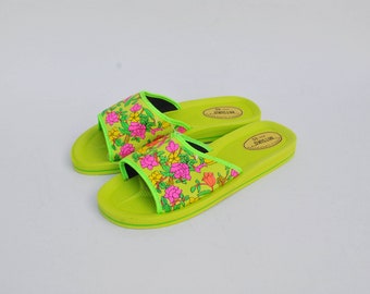 Tongs japonaises florales vertes claquettes d'été des années 90 chaussures de plage rétro taille UE 40 us 9 uk 7 femmes chaussures plate-forme chaussons en mousse confortables