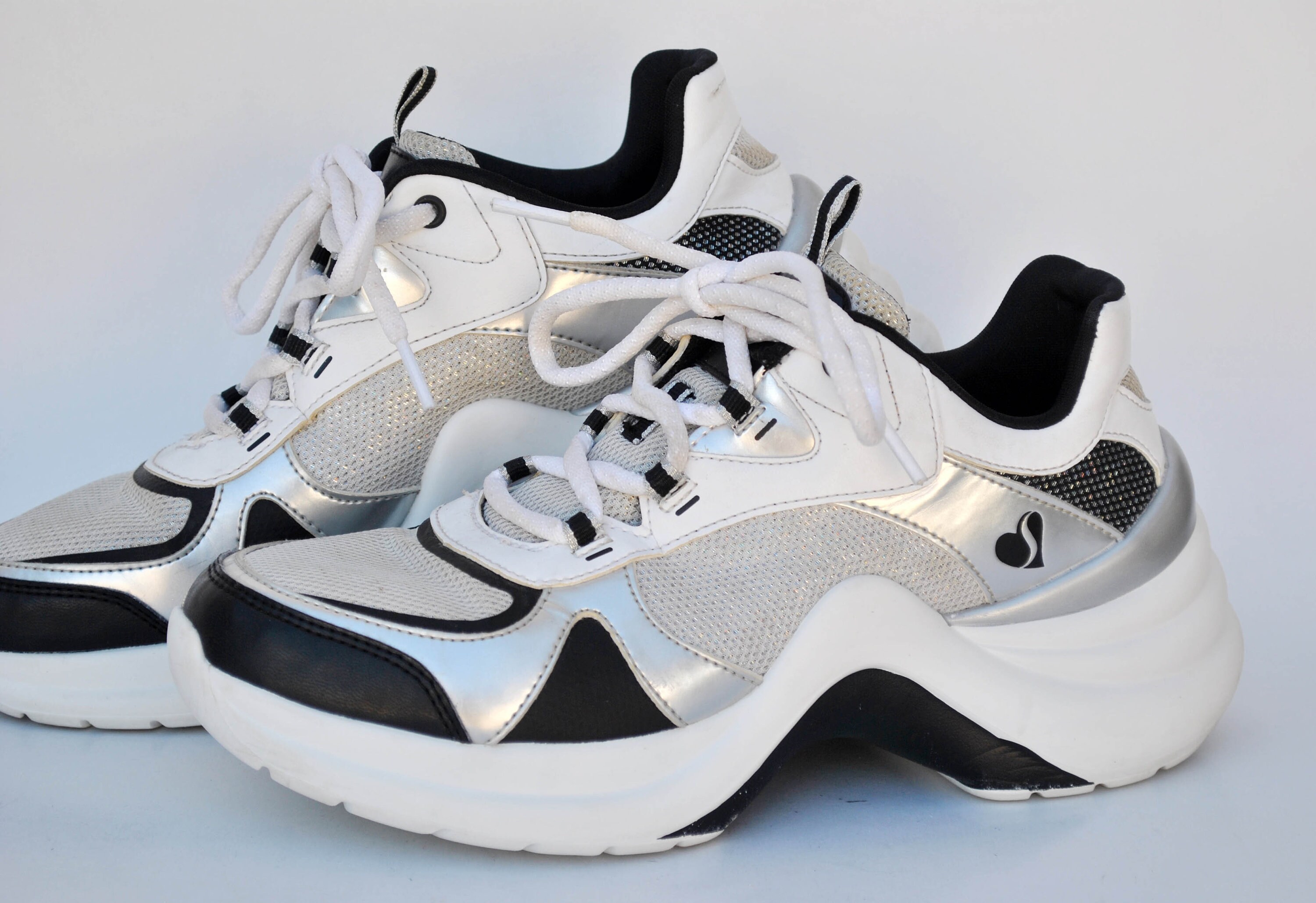 Skechers chunky cheap sneakers white
